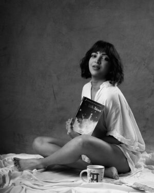 Plabita Borthakur Instagram - Embracing the shades of solitude. 🖤📖
#MonochromeMood
.
Photo : @abyjitphoto @abyjit 
HMU : @satish_makeup_art 
Shoot Asst. : @sachinyadav6126 
.
.
.
.
.
.
.
#PlabitaBorthakur #Mood #Weekend #Saturday #Solitude #BW #Photoshoot #Grey #Love