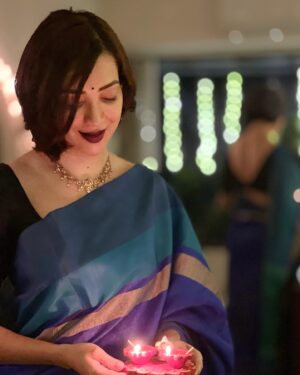 Plabita Borthakur Instagram - When you finally post your Diwali photos and the world has already moved on to New Year's resolutions. ✨😅
#FashionablyOutdated
.
.
.
.
.
.
.
.
#PlabitaBorthakur #Saree #2023 #November2023 #Celebrations #Diwali #Love