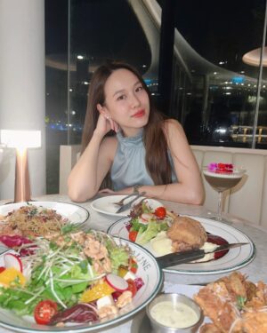 Po Wichada Atiwesangkun Instagram - Late dinner night @pralinegroup 🍕🍝 with Jazz atmosphere 🎵 every Friday get free drink for lady!! So good🥂
