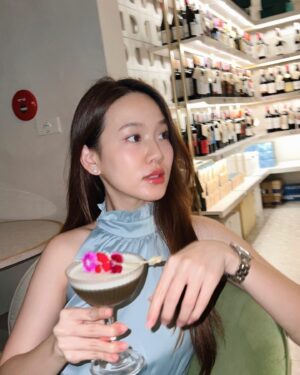 Po Wichada Atiwesangkun Instagram - Late dinner night @pralinegroup 🍕🍝 with Jazz atmosphere 🎵 every Friday get free drink for lady!! So good🥂