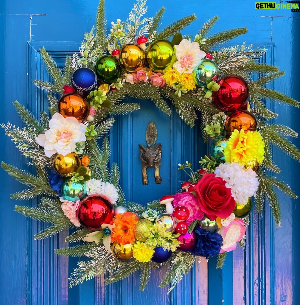 Poh Ling Yeow Instagram - Merry Christmas everyone. My family celebrated last night so today is a quiet one for contemplation. I’ll be going to visit mum’s grave & attempt making a Chocolate Cinnamon Babka for the first time. I’m missing Mum, Rhino and Cal Wilson who made me this fantastic wreath 2 years ago. I love that I get to remember her so vividly through the holidays 😌. Stay safe and make sure you let those you care about know u love them today ♥️🌈