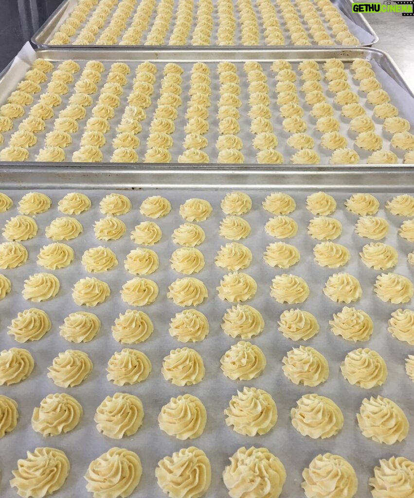 Poh Ling Yeow Instagram - Super short Lemon Melting Moments about to be filled with a sharp lemon cream cheese frosting for @_jamface_ ♥️🍋🍪