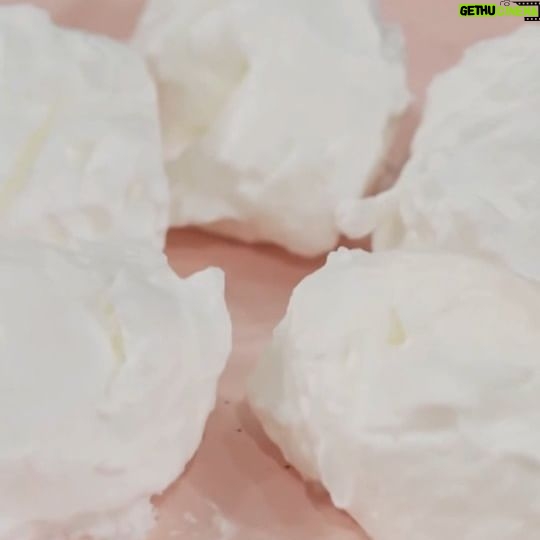 Poh Ling Yeow Instagram - This microwave meringue trick is POH-fection! 🤩 #MasterChefAU Watch on @channel10au and @10playau