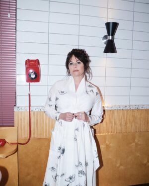 Polly Walker Instagram - Another shot from the @sagawards. @bridgertonnetflix @netflix @shondaland 
.
Photo @ameliatroubridge 
Hair @lisalaudat1 
Make-up @mariacomparettomua 
Styling @mrfabioimmediato 
Jewellery @davidmorrisjeweller 
Dress @mithridate.official 
Shoes @aquazzura 
Venue: @thedixonlondon 
PR: @beaumontlondon 

#SAGawards #bridgerton #netflix #shondaland