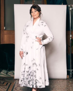 Polly Walker Instagram - A lovely evening at the @sagawards. Many thanks to @bridgertonnetflix @netflix @shondaland 
.
Photo @bydanielcope 
Hair @lisalaudat1 
Make-up @mariacomparettomua 
Styling @mrfabioimmediato 
Jewellery @davidmorrisjeweller 
Dress @mithridate.official 
Shoes @aquazzura 
Venue: @thedixonlondon 
PR: @beaumontlondon 

#SAGawards #bridgerton #netflix #shondaland