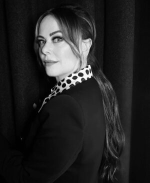 Polly Walker Instagram - Had a wonderful evening at Bridgerton season 2 premiere!Thank you so much to all my wonderful talented team.Hair@thebradylea @joshwood 
MU @sophie_brown_mua @patmcgrathreal 
Styling @mrfabioimmediato 
Wearing bespoke @dolcegabbana 
Nails @imarninails jewels@aspreylondon
#bridgerton #bridgertonpremiere #bridgertonseriestwo #netflix #featheringtons #portiafeatherington #premiere #dolcegabbana