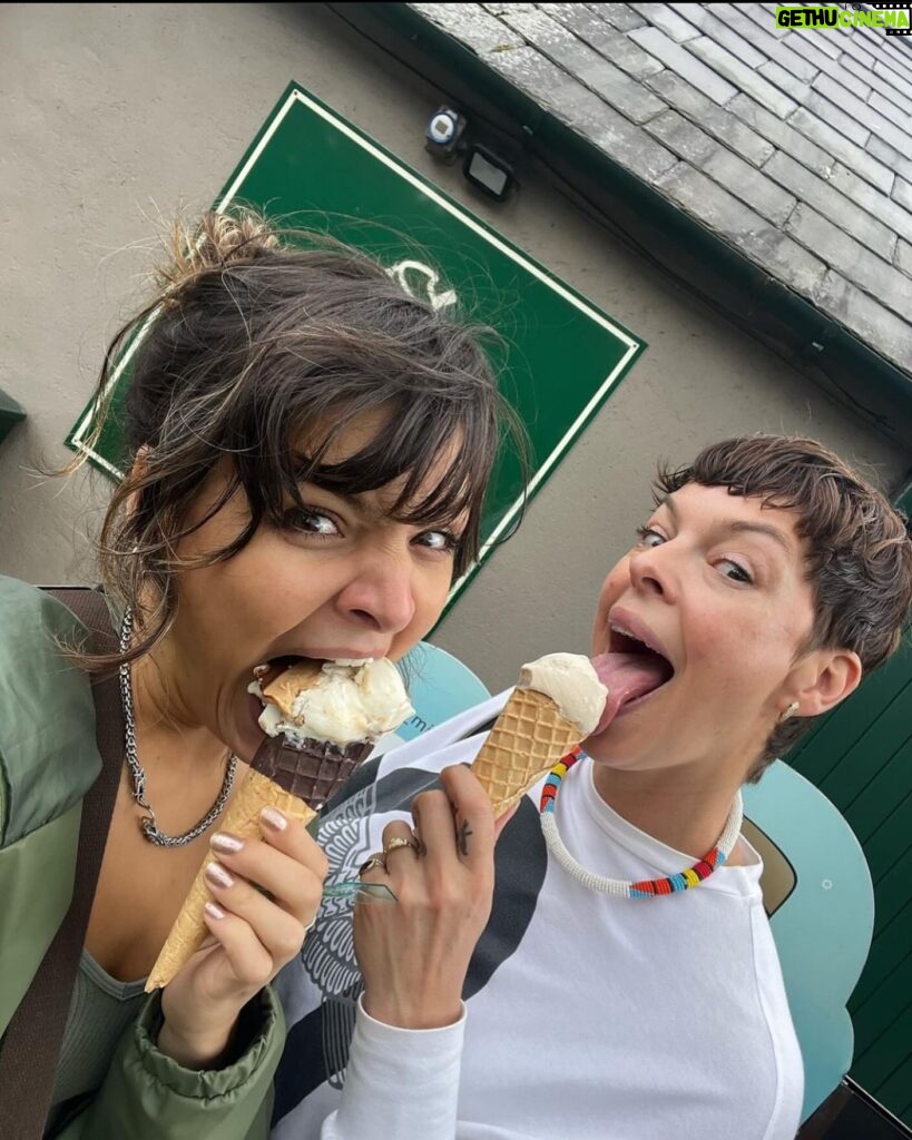 Pollyanna McIntosh Instagram - Miss you @cassadymcclincy ❤️✌️🍦But lucky to have you in my lyife. #TWDFamily #TheWalkingDeadFamily