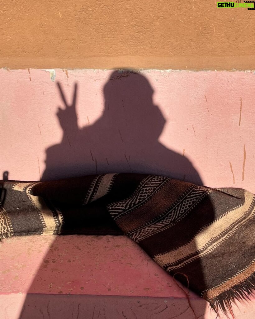 Pollyanna McIntosh Instagram - Sending love from a set in Morocco 🇲🇦