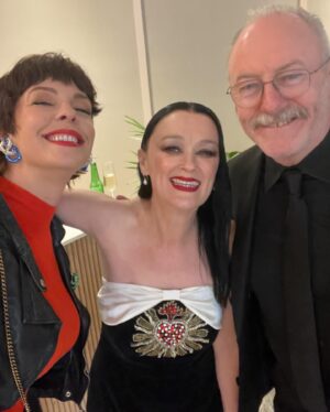 Pollyanna McIntosh Instagram - Thank you @iftaacademy for a fabulous evening celebrating Irish talent and beyond. So great to see so many friends! Thanks to @higginsheatherpr for everything. ✌️