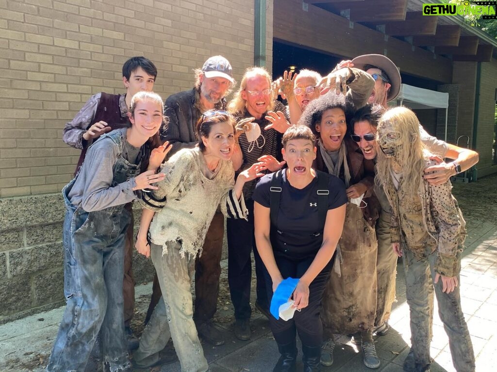 Pollyanna McIntosh Instagram - Heroes with the shit haircut on. This is #TWDWorldBeyond walkers and crew’s playfulness with my stunt double’s wig but thought a fitting post after episode 3 of #TWDTheOnesWhoLive last night. #TWDFamily #TheWalkingDead