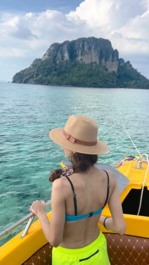 Pooja Bhamrrah Instagram - Would this be productive use of time when lying sick in bed???!! 
.
.
.
.
.

#january2024 #newyear #thailand #iambackhome 🤭🤭🤭