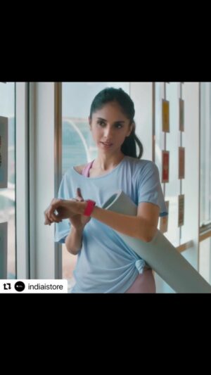 Pooja Bhamrrah Instagram - Naya kaam! 
 @sizils what a breeze it is working with you. 🥂 to many more! 
Big hug to the entire team. 
Can’t wait to see the longer version! 🤓
.
Aaaand @piyuraina @piyushrainacasting thanks much for this one! 

#ad #applewatch #actor #indiastore