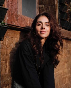 Pooja Bhamrrah Instagram - Everything everywhere all at once! 
.
.
.
Styled by @einstylist 
📷 @pornsoup 
Outfit: @snehaaroralabel
.
.
.
.
#sunkissed #naturallight #raw #noeditsneeded #actor