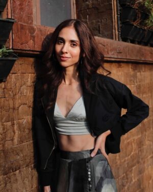 Pooja Bhamrrah Instagram - Everything everywhere all at once! 
.
.
.
Styled by @einstylist 
📷 @pornsoup 
Outfit: @snehaaroralabel
.
.
.
.
#sunkissed #naturallight #raw #noeditsneeded #actor
