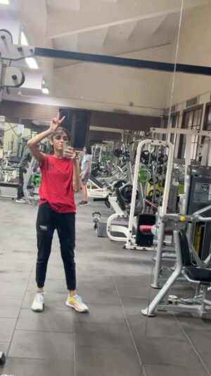 Pooja Bhamrrah Instagram - Aaj gym gayi!!! 
Aap gaye? 
.
.
.
#gymreel #instareels