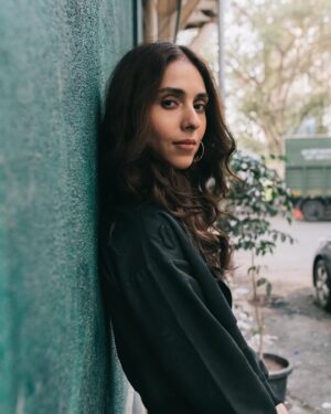 Pooja Bhamrrah Instagram - Out and about, here and there with 📷@pornsoup and  @rishq.j  @einstylist 👗 
Outfit @snehaaroralabel 
.
.
.
.
#shoot #actor #streetstyle #bombaystreets