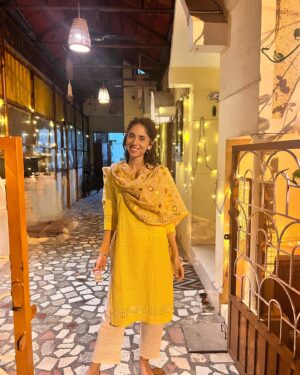 Pooja Bhamrrah Instagram - November is always a special month ( also hectic 🤭) with birthday and Diwali coming right one after the other. Phone was mostly away, loved ones were near! Heart and stomach are full with all the love and yummm food that has come my way the last few days. Thank you from the bottom of my heart for making it memorable! 
Hope ya’ll had a lit Diwali too! 🌺
.
.
.
.
#birthdayweekend #diwali #celebrations 
#novemberbaby #scorpiowoman