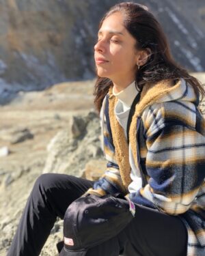 Pooja Bhamrrah Instagram - All I can do is post pictures. What I cannot do is articulate what these moments made me feel! 
.
.
.
#himachal #newyeartrip #sissuhimachal  #jispavalley #traveldiaries #snow #sunkissed