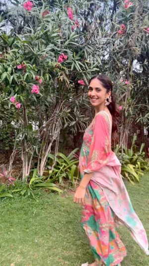 Pooja Bhamrrah Instagram - The last few days!!! 
Shaadi time with the beautiful couple @sandy54uber and @eeling_chee_uberoi ! Thank you for a crazy last few days! 

.
.
#Ubering #shaadi #punjabiwedding #bangalorewedding #ulsoorgurudwara #conradbangalore #royalorchidhotels #