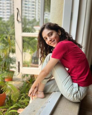 Pooja Bhamrrah Instagram - Au naturale 🌺 
Pc: @diamondsandrust87 ❤️ ❤️ 
.
.
.
.
#actor #nomakeup #naturallight #curlyhair