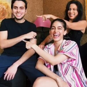 Pooja Bedi Instagram - A family that laughs together stays together. 
Laughter is the best medicine and I hope these happy crazy  moments of ours being a smile to your lips. 

@alayaf 😂
@_omar.f_ 🤣
@poojabediofficial 🤪
