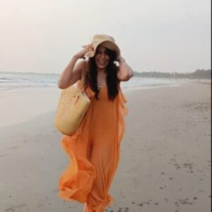 Pooja Bedi Instagram - My 2 different realities in 1 lifetime. 
Do u have  multiple versions of you??? ... how do u multitask them? 

Thanks @theroshniali for great visuals 
@seerathmystique 
For always making me look good

@felixbeachgoa