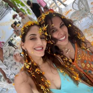 Pooja Bedi Instagram - Gentle.  Fun. Happy & with loved ones @happysoul_goa

Hope your holi was equally memorable❤️

@happysoullifestyle 
#happysoulmoment 
#happysoulevents 
#happysoulindia 
#HappySoulGinGarden q