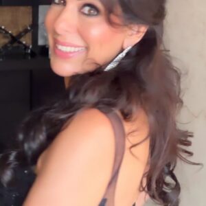 Pooja Bedi Instagram - When u are happy , you can spread happiness. 
You can only share what u have.
Self love/ self care/ self respect are not selfish. 
You matter!!! 

@aafreenmakeupandhair thanks for the lovely make up.