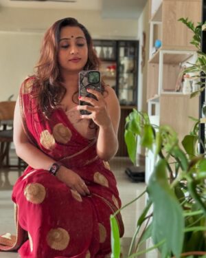 Poojitha Instagram - ♥️♥️

Selfie before the crazy dance 💃