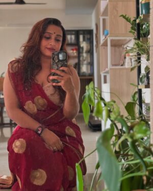 Poojitha Instagram - ♥️♥️

Selfie before the crazy dance 💃