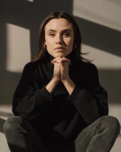 Actress Poppy Drayton HD Instagram Photos and Wallpapers January 2022