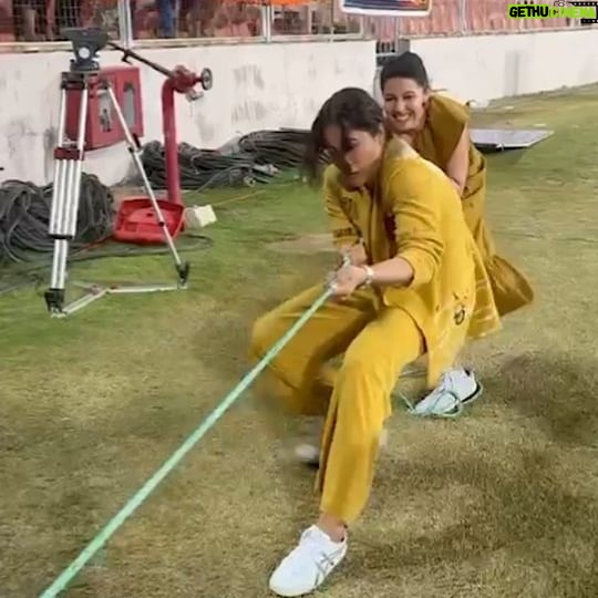 Poppy Jabbal Instagram - Behind the scenes CCL 24 TUG OF WARRRRRR This was a tough fight ...the girls are strong !!! @reginaacassandraa uff she is stronggggggg @samyuktha_hegde is a fighter @bindu_gowda7 she didn't know what she was singing in for ... but she gave it her all And me.... don't miss me falling down #tugofwar #girlstrength #fitgirls #stronggirls #reginacassandra #samyuktahegde #bindu