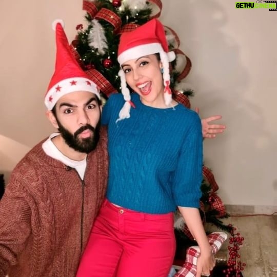 Poppy Jabbal Instagram - The season of Joy !! 🔔 Jingle mingle all the way..... Oh...what fun it is ...... Merry Christmas 🎅 🎄 ❤️ ♥️ #merrychristmas Christmas Knitted by mom🥰