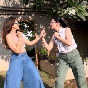 Poppy Jabbal Instagram - And we are so good at this.........

After 100 takes .... we still couldn't do it right 

#bluemondaychallenge #trendgonewrong  Did we do it right ?
