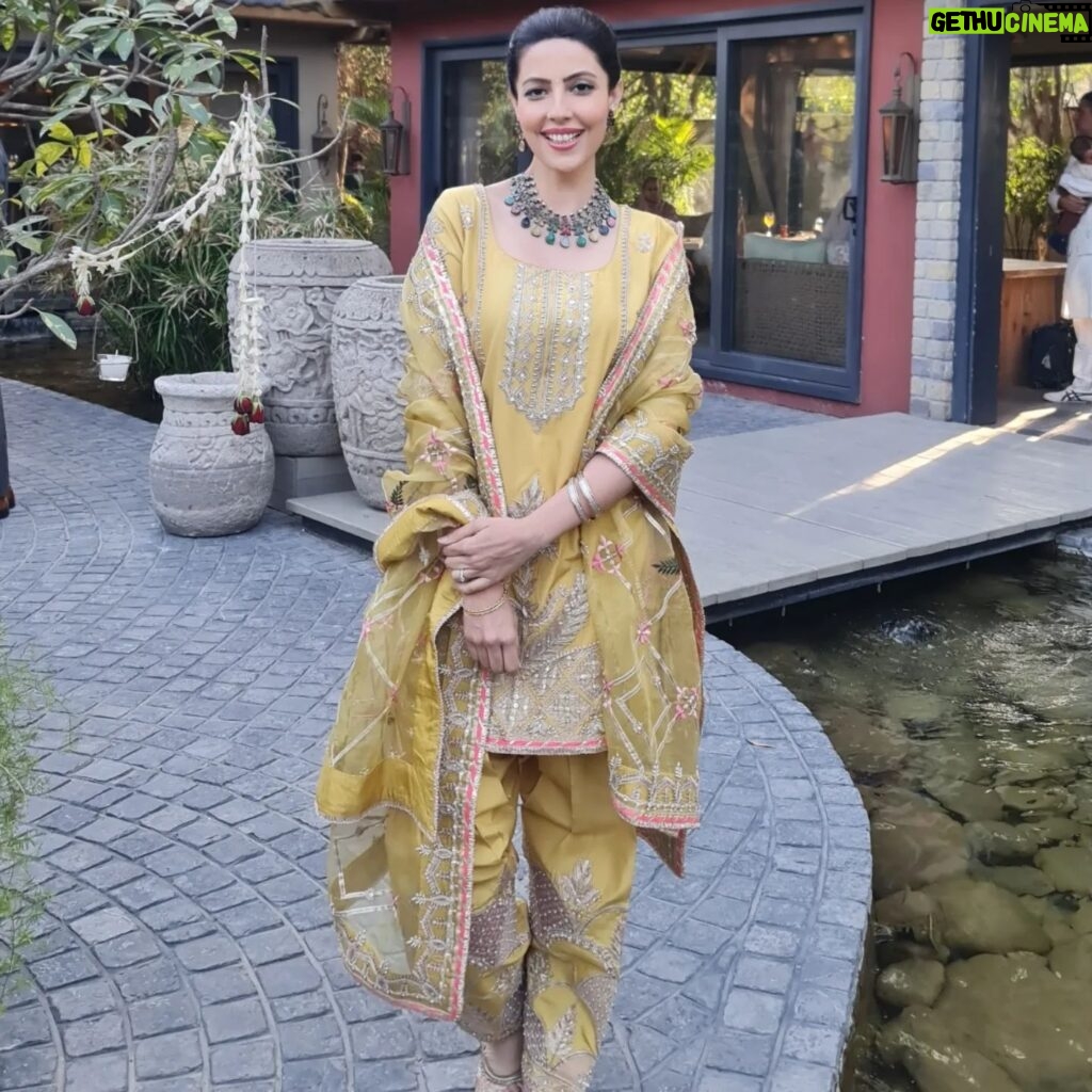 Poppy Jabbal Instagram - Amritsari Tikka ! Feeling the vibe in punjab Outfit by @akritibyritika, making me look pretty in yellow 📷 @itskrajofficial #punjab #amritsar #patola