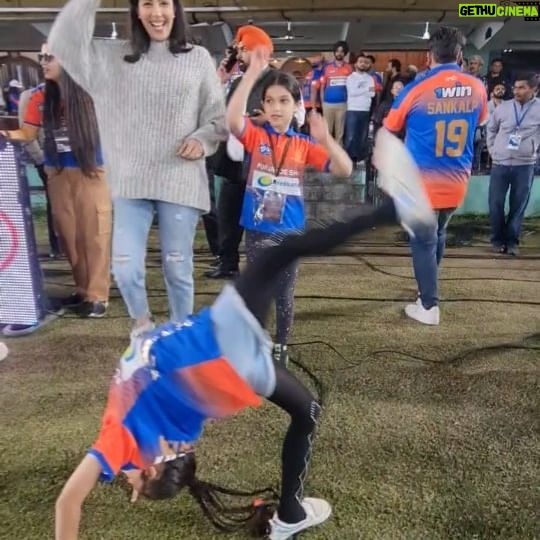 Poppy Jabbal Instagram - Some dancing shancing on the field .... Look at the talent ... #CCL2024 from February 23rd - March 17th and will be Live on JioCinema and Sony Ten 5. #A23 #Parle2020 #CCLSeason10 #DanubeCCLUAE #Chalosaathkhelein #CCLonJioCinema #CelebrityCricketLeague #JioCinema @a23rummy @parle2020cookies @bharathicementofficial @officialjiocinema @sonysportsnetwork