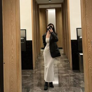 Porima Cheng Instagram - 剪短髮後的第一篇文就要來曬和志玲姐姐的合照
瞬間變成小迷妹☺️
太喜歡她了見到本人好害羞
放浪兄弟的演唱會也非常精彩🙌🏻
一開始因為音響故障
所以看到了他們團體之間的默契和可愛的一面
整個被圈粉到不行💕

自從入行後就再也沒有剪過短髮
接下來的新戲又會再以高中生出現
配合角色把我留了十年的長髮給剪了😿
雖然沒有很短但要剪的時候還是非常緊張
你們覺得如何呢？

也分享近期最愛的咖啡廳
義大利麵的麵條跟醬汁都超合我胃口
還有它的雞肉串炸雞也超好吃🤤
@ppm.taipei