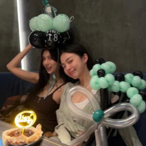 Porima Cheng Instagram - 就這樣又過了一年
這一年收穫和成長都很多☺️
謝謝這段路能夠遇見每一個親愛的你
謝謝機智的BB
謝謝身邊每一個家人朋友們
有你們我真的好幸福好多的愛!!!!!!
Love you guys so so much❤️
