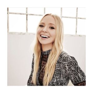 Portia Doubleday Instagram - Morning!!
Thanks too @kenpaves hair @kristinhilton makeup and of course @mrmontyjackson styling.