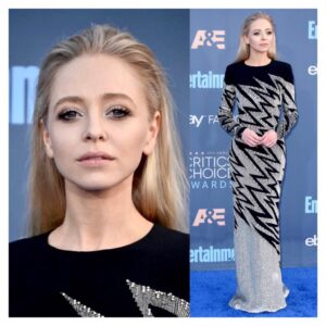 Portia Doubleday Instagram - Critics! I love my incredible team @mrmontyjackson style @kenpaves hair with coloring by @alexis.vk and makeup @kristinhilton .