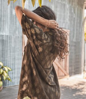 Pradaini Surva Instagram - Wandering wild.
Handmade with love perfect for the island of the Gods 🪬
-
When in bali 
get yourself a soft soft organic cotton shirt 
from @hormesisattire ✨ 
-
📸 @love_laura_yoga 🌸