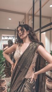 Pradaini Surva Instagram - Ｓｕｔａ 📍 Ｃｈｅｎｎａｉ | சென்னை - I have been a big fan of buying the sarees online as soon as they drop but OH MY GOD … have you been to the store in Chennai yet ? The collection is stunning. You get to feel the fabric and flip and drape the saree and pick what you like . I mean who wouldn’t want that ;) The ready made blouses fit like a dream. - Oh and the aesthetics of the store !!! stunning 🤎 - Gotta visit @suta_bombay in 📍Chennai Save it x x