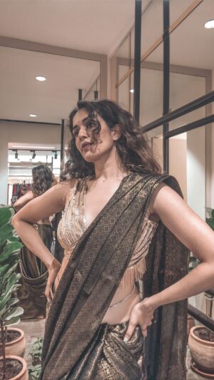Pradaini Surva Instagram - Ｓｕｔａ 📍  Ｃｈｅｎｎａｉ |  சென்னை 
-
I have been a big fan of buying the sarees online as soon as they drop 
but OH MY GOD … have you been to the store in Chennai yet ? 

The collection is stunning.
You get to feel the fabric and 
flip and drape the saree and pick what you like .
I mean who wouldn’t want that ;) 
The ready made blouses fit like a dream. 
-
Oh and the aesthetics of the store !!! stunning 🤎
-
Gotta visit @suta_bombay  in 📍Chennai 
Save it  x x