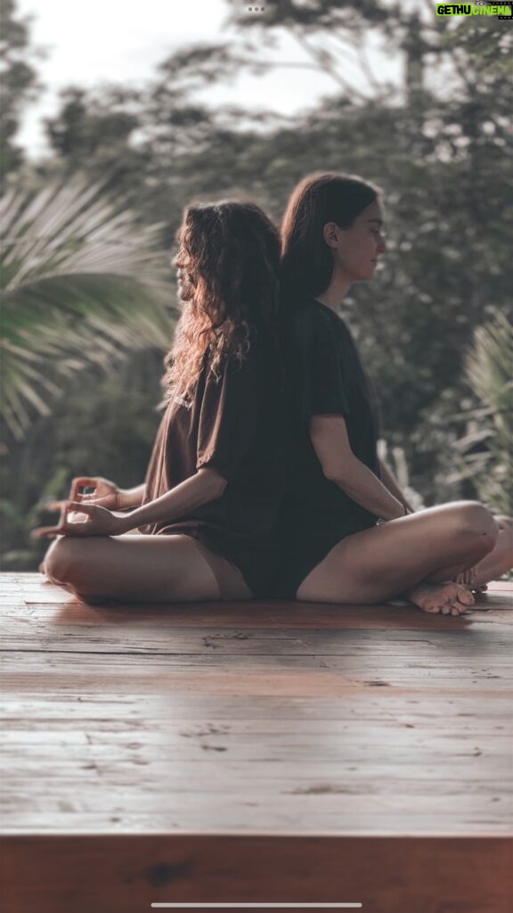 Pradaini Surva Instagram - 📍 sunrise at @yogisgardenbali - how do you spend the first hour of your day? - is your routine designed around your worldly commitments ? Do you take that extra time just for YOURSELF to sit your heart or connect with your body and set intentions ? - Reminders for a nourishing start : - wake up a lil earlier than you MUST ( if you are on a tight sched ) - catch sunrise | take slow deep breaths | notice lil things | introduce gentle movements | set an intention for the day - long hug your friend  lover  parents - breathe with them . Wish them a great day from your heart 🫶🏽 - tell them how amazing they are. Move with your heart live the best day ever ! - Amor x