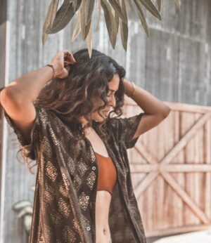 Pradaini Surva Instagram - Wandering wild.
Handmade with love perfect for the island of the Gods 🪬
-
When in bali 
get yourself a soft soft organic cotton shirt 
from @hormesisattire ✨ 
-
📸 @love_laura_yoga 🌸