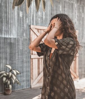 Pradaini Surva Instagram - Wandering wild.
Handmade with love perfect for the island of the Gods 🪬
-
When in bali 
get yourself a soft soft organic cotton shirt 
from @hormesisattire ✨ 
-
📸 @love_laura_yoga 🌸