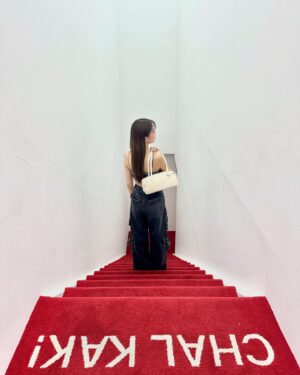 Praepetch Udomsartporn Instagram - เห็นเขาบอกว่าจะมี pop-up store ของ Stand Oil 24SPRING เป็น collection ใหม่สดๆร้อนๆที่ไทยเร็วๆนี้ เรานี่รีบสับเท้ามาที่ ซองซู ร้านที่เกาหลีก่อนเลย ใครมาเที่ยวเกาหลีแวะมาได้ ใครไม่ได้มารอที่ไทยเขาว่ากำลังจะไปที่ไทยนะงับ🥳🥳

👜 @standoil.th @standoil กระเป๋าน่ารักๆ มีให้เลือกหลายสี collection นี่ห้ามพลาดจริง ทางไทยเตรียมตำรอเลยงับ

#STANDOIL #STANDOILTH #스탠드오일 #24SPRING #HAPPYMOMENTS #321CHALKAK