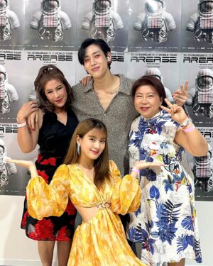 Praepetch Udomsartporn Instagram - Vietnam Ahgase reaction is soooo HOT🔥🔥💚 #BamBam