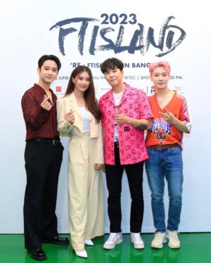 Praepetch Udomsartporn Instagram - FTISLAND와 같은 무대 설 수 있어서 인생 최고의 영광이었습니다💛🥹🥹😭💛 ไม่คิดว่าจะมีวันนึงที่ได้ยืนบนเวทีเดียวกับ FTISLAND นึกถึงตอนไปเกาหลีครั้งแรกเพราะชอบ FTISLAND วันนี้กลับมาดูคอนเสิร์ตที่ไทย ได้เจอพี่ๆเพื่อนๆ primadonna ที่ตามมาด้วยกันตั้งแต่หลายปีก่อน เม้ามอยกันเรื่องสมัยก่อนก็นึกถึงชีวิตตัวเองสมัยติ่งจัดๆ วิ่งตามศิลปิน ไปรับที่สนามบิน ไปดูงานต่างๆ จนตอนนี่ได้ร่วมงานกัน🥹🥰 จะจดจำวันนี้ไปตลอดชีวิตเลยค่ะ
에프티 때문에 한국어 배우기 시작하고 유학까지 갔는데 오랜만에 태국 콘서트 보러 와서 옛날부터 덕후 생활 같이 했던 프리마돈나 언니들 친구들 만나서 옛날 얘기하면서 추억 많이 생각 났는데 지금 함께 일할 수 있는 기회가 생겼다는게 아직 실감이 안 나요🥹💛 이번 공연의 모든 순간을 기록하고 평생 기억하겠습니다🙏🏻❣️
#RE_FTISLANDinBANGKOK
#RE_FTISLANDinBKK