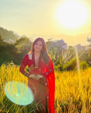 Prakriti Shrestha Instagram - I long for endless evening colors ☀️☀️
Saree: @innov8_ktm